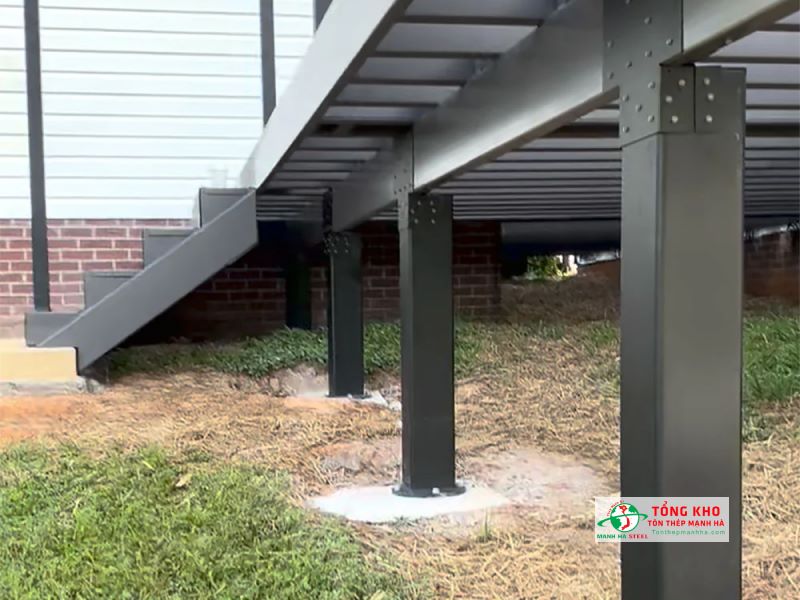 Cột chịu lực cho nhà xưởng xây dựng từ thép hộp vuông 200x200