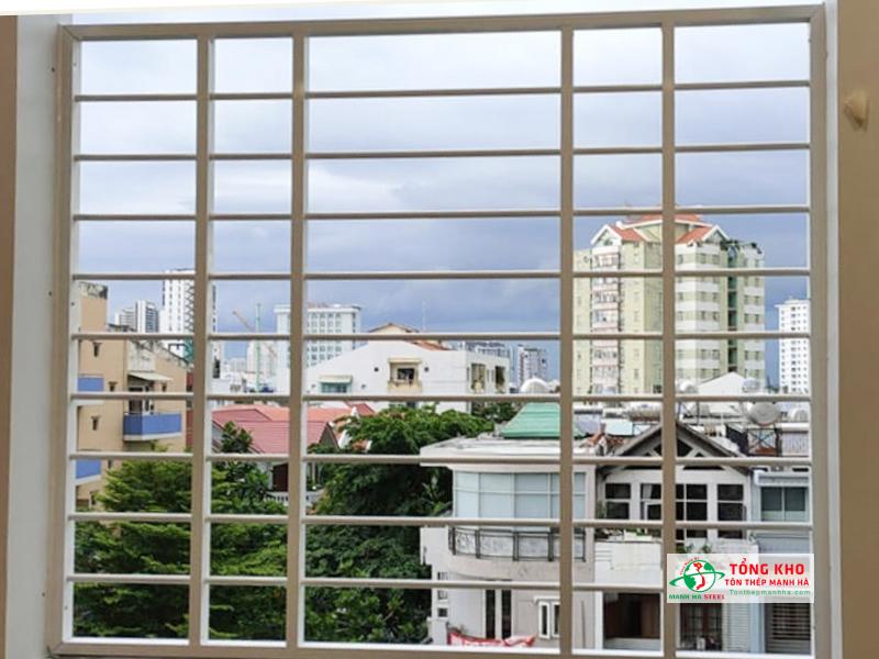 Sắt hộp 50x50 làm khung cửa sổ chắc chắn