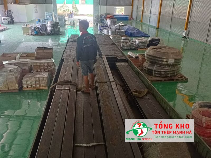 Mạnh Hà chuyên phân phối sắt hộp làm mái tôn giá cả cạnh tranh, thấp hơn 3-7% so với thị trường, miễn phí vận chuyển