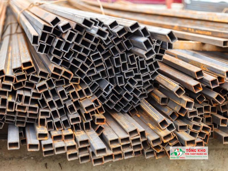Nhược điểm lớn nhất là sắt hộp đen dễ bị rỉ sét nếu không có biện pháp bảo vệ