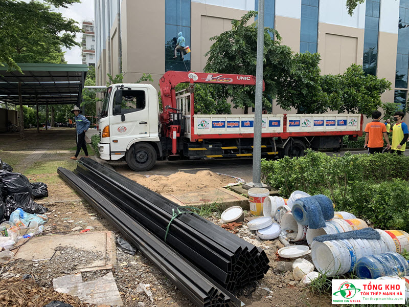 Giao 2 tấn thép hộp đen cho nhà máy chế biến thực phẩm tại Long An.