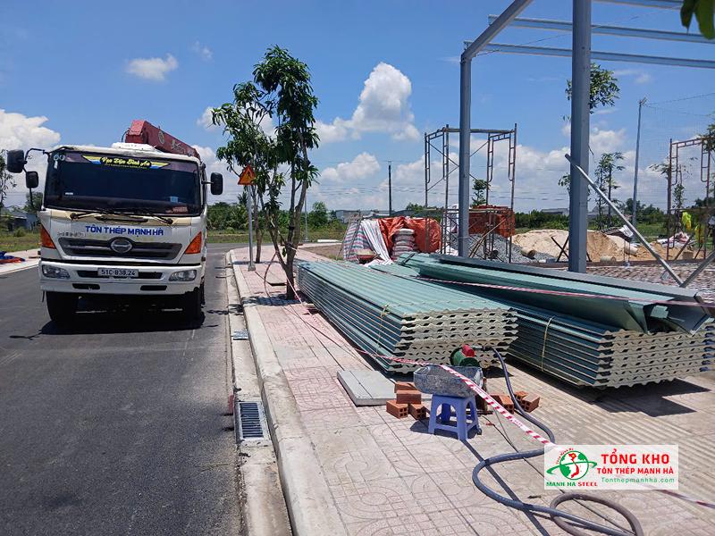 Bàn giao 1000m tôn PU cho công trình Khu đô thị An Huy, Đức Hòa, Long An