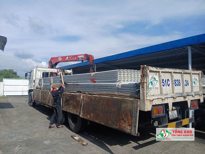 Giao 1500m tôn PU cho Công ty SUBARU – KCX Tân Thuận, Quận 7