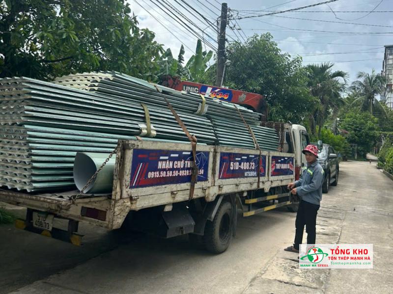 Giao 800m tôn PU đến công trình ở Vĩnh Phú, Bình Dương