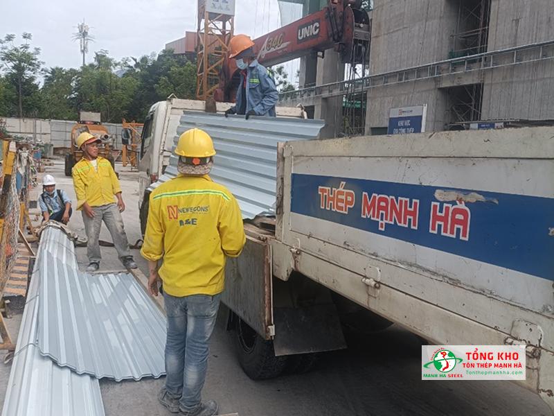 Giao cho công trình KDC tại Tiền Giang 700m tôn lạnh Nam Kim