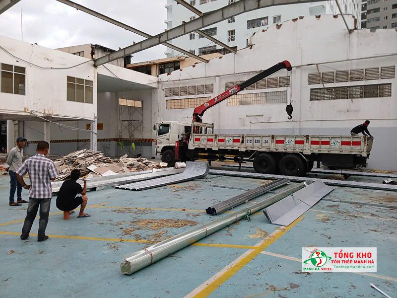 Cung ứng 2000m tôn màu Đông Á và xà gồ Z cho khách làm nhà hàng tại TP. Vũng Tàu