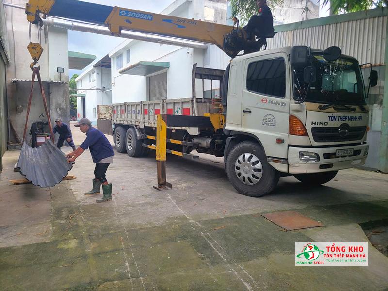 Cung ứng 500m tôn màu xám lông chuột cho công trình nhà xưởng tại Củ Chi