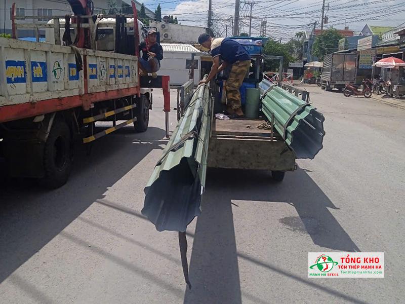 250m Tôn Đông Á màu xanh ngọc giao cho công trình nhà ở tại Mỹ Hạnh, Long An