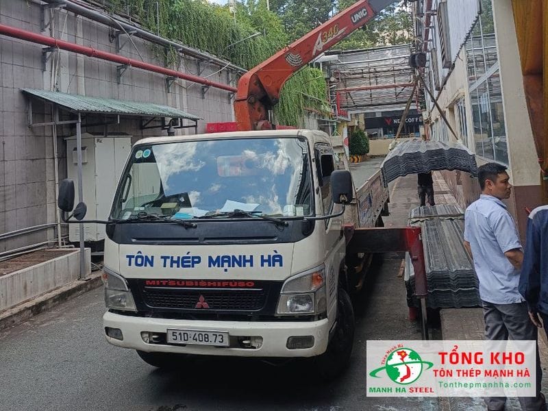 Miễn phí vận chuyển tận nơi khi mua các loại tôn giả ngói tại Mạnh Hà