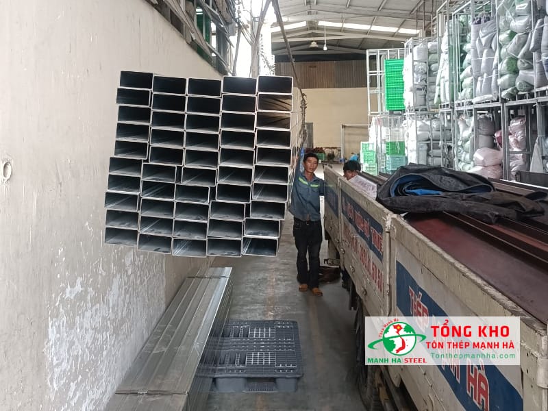 Thép hộp 30x60 làm khung mái tôn