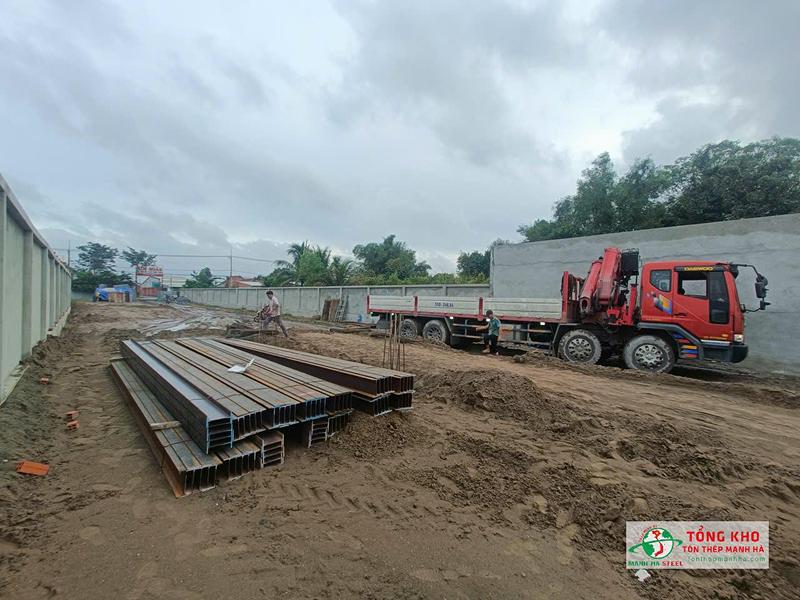 Giao 15 tấn thép hình H cho khách xây dựng nhà xưởng ở Tây Ninh