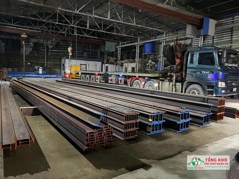 Bàn giao 50 tấn thép hình H cho công trình sửa Cầu Rạch Tra