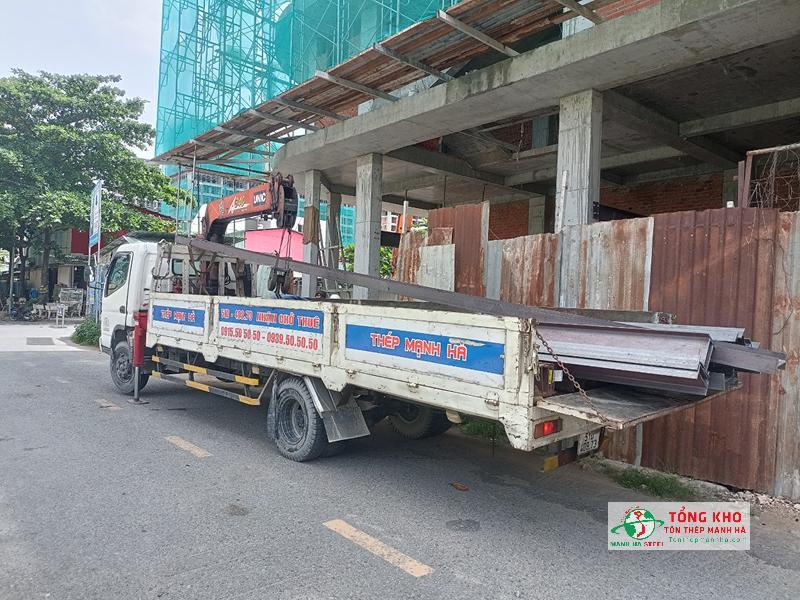 Giao đến công trình xây dựng tòa nhà vằn phòng tại Tân Phú 5 tấn thép hình H Posco