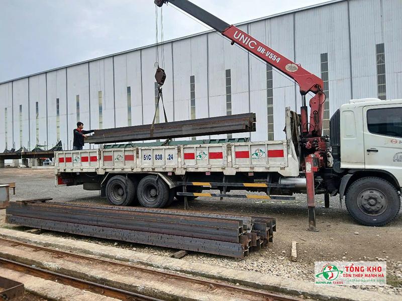 10 tấn thép hình H giao đến xưởng đóng tàu cảng Ba Son ở Phú Mỹ, Vũng Tàu