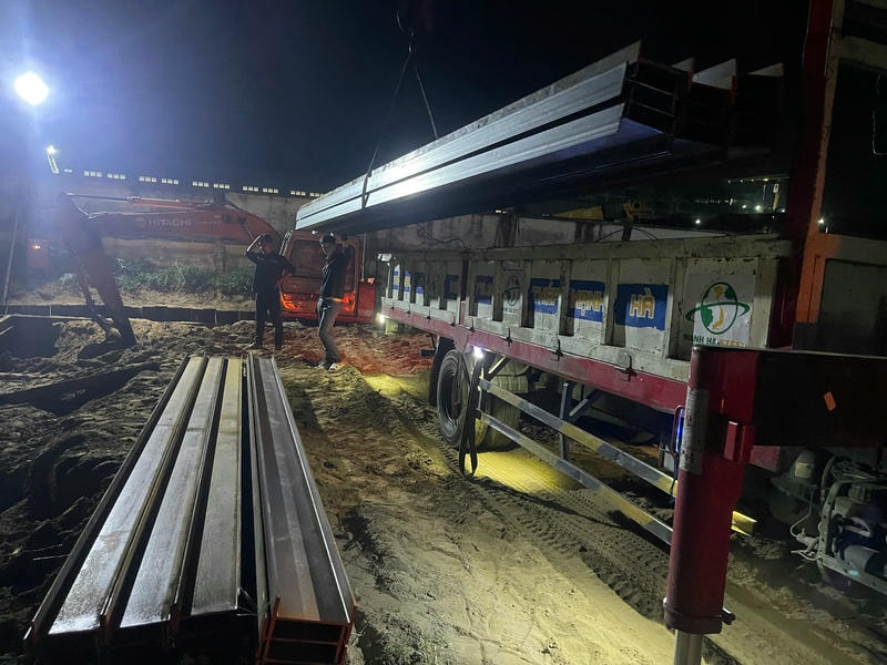 giao ván phủ phim cho trạm kiểm soát không lưu trong khu Giao thép I dự án sân bay long thành đồng nai