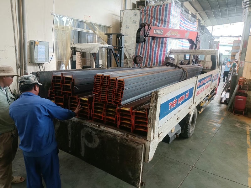 Giao thép hình I Cho công ty Minh Long. Khu công nghiệp xuyên á Mỹ Hạnh Bắc Đức Hòa Long An.