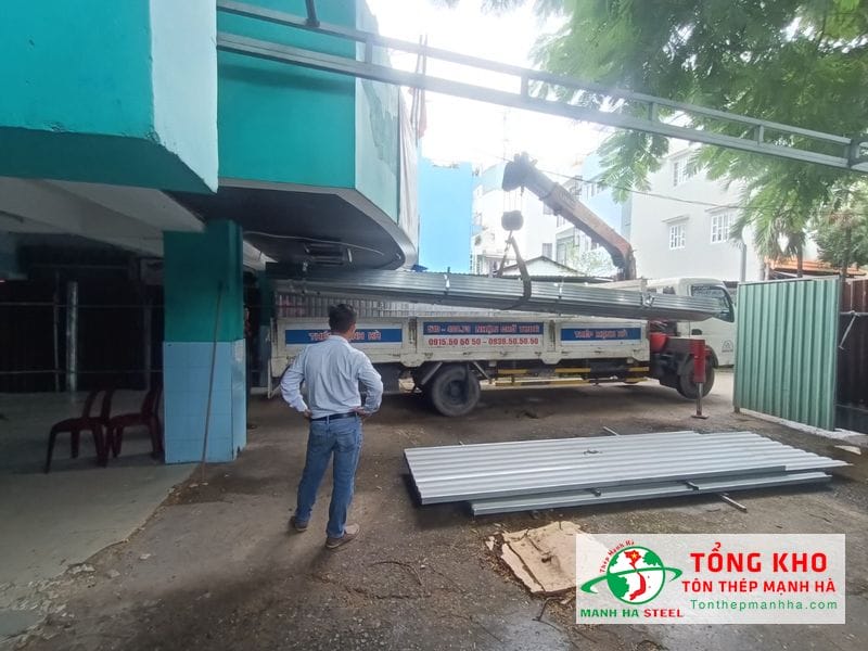 Liên hệ Mạnh Hà ngay để được tư vấn về sản phẩm tôn nhựa lấy sáng composite, Ck lên đến 3-7%