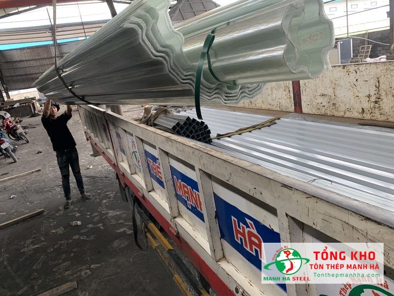 Mua tôn nhựa chống nóng chất lượng cao, giá rẻ tại đại lý tôn thép Mạnh Hà