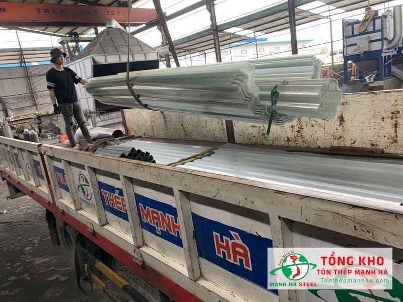 Mua tôn nhựa lấy sáng chất lượng cao, giá rẻ tại đại lý tôn thép Mạnh Hà