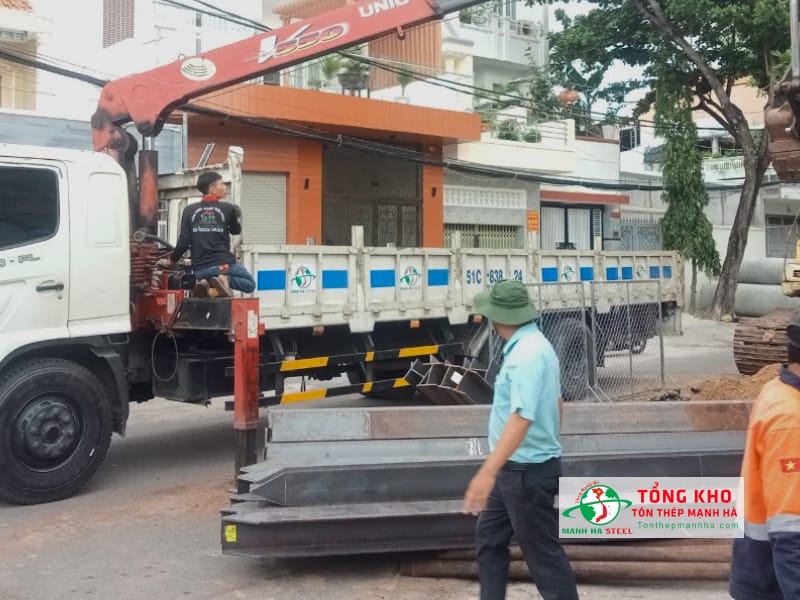 Mạnh Hà vận chuyển thép hình T tận nơi