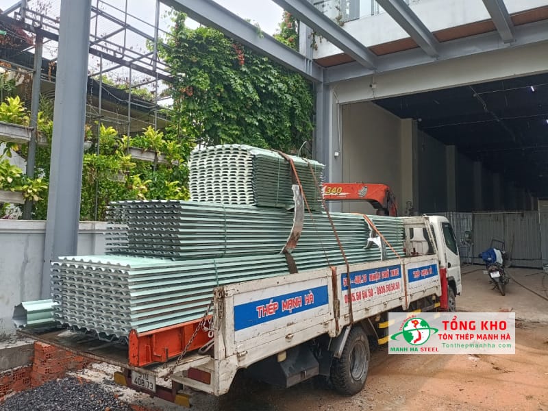 Nhà cung cấp tôn xốp ốp trần uy tín, chất lượng - Tôn thép Mạnh Hà