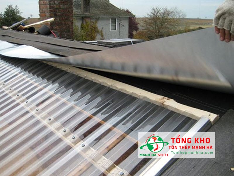 Tấm tôn trong suốt polycarbonate dạng sóng vuông