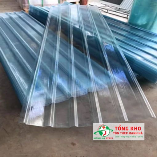 Tôn polycarbonate trong suốt là loại vật liệu được làm từ các hạt polime