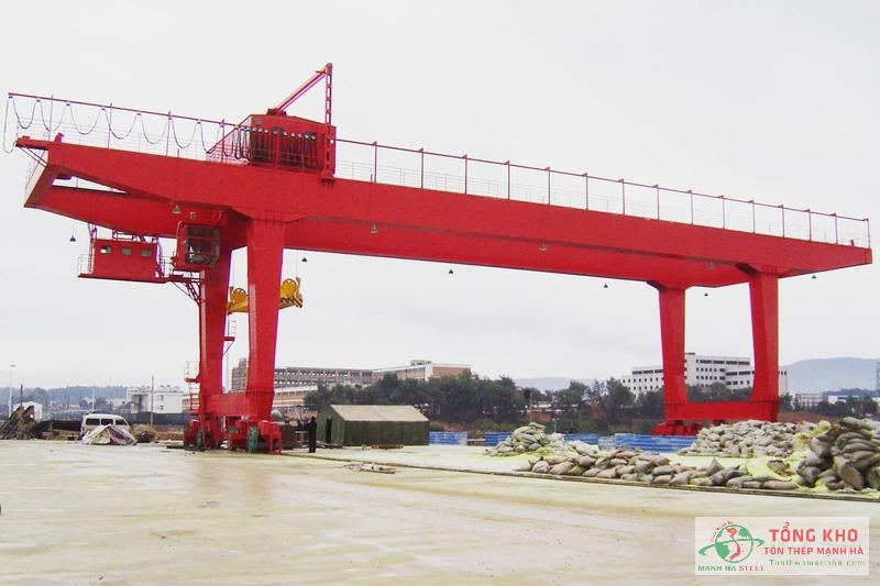 Gia công sắt hình I cỡ lớn để làm cẩu trục cho công trình