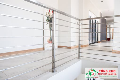 Ứng dụng U inox dày 3.5mm làm lan can