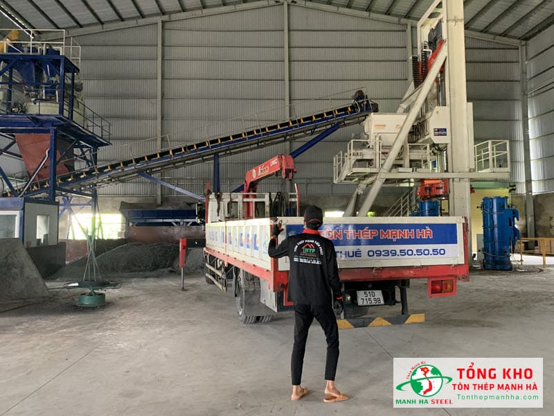 Nhà máy Mạnh Hà hỗ trợ chuyển ống inox phi 22.2 tới công trình nhanh nhất