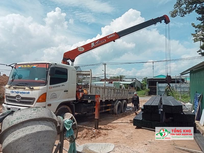 Giao 7 tấn thép hộp cho công trình xây dựng tại Đồng Nai