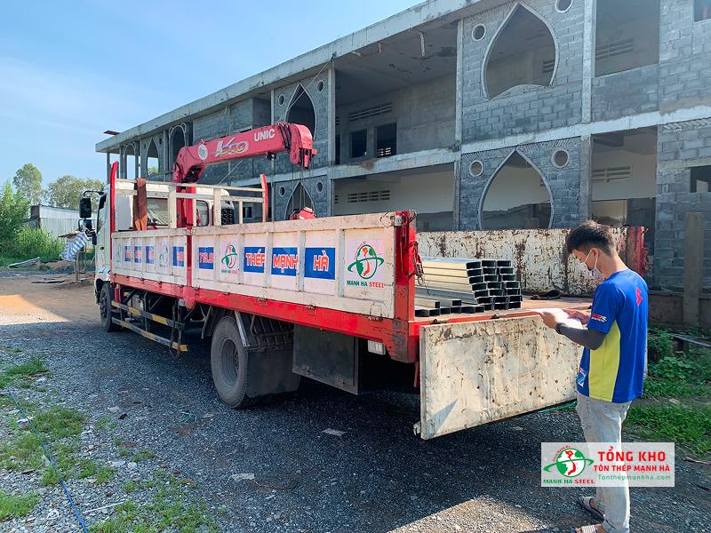 Giao 50 cây thép hộp mạ kẽm cho công trình xây dựng khách sạn ở Vũng Tàu