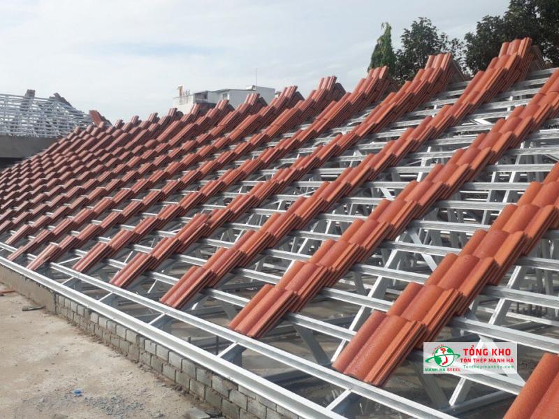 Ứng dụng vì kèo thép V làm hệ thống mái lợp ngói