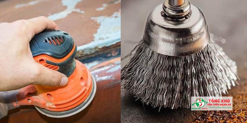 Làm sạch vết rỉ sét bằng dụng cụ chuyên dụng