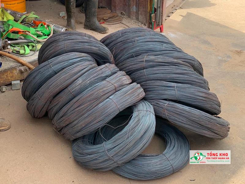 Sắt thép dây đen là sản phẩm thép kéo nguội từ cuộn cán nóng, mềm dẻo, dễ uốn