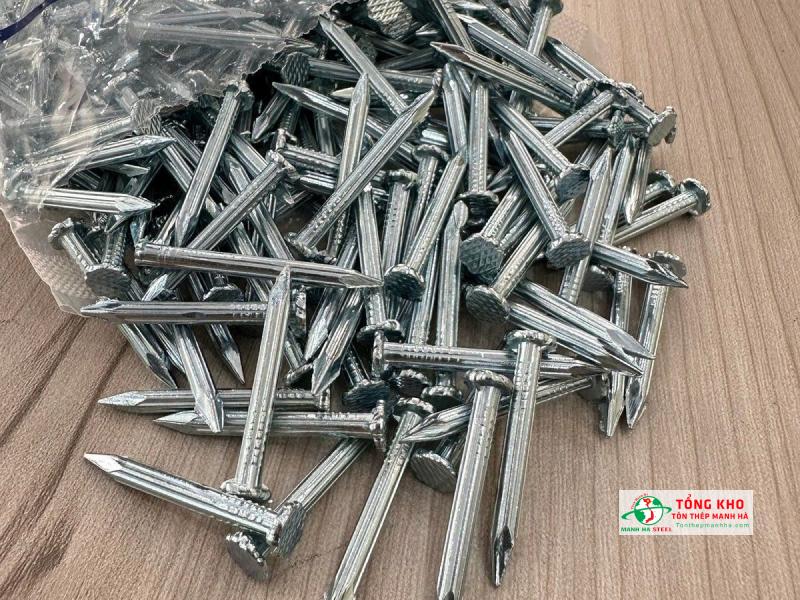 Đinh sắt được sản xuất từ thép carbon, đa dạng quy cách, cứng cáp, chắc chắn