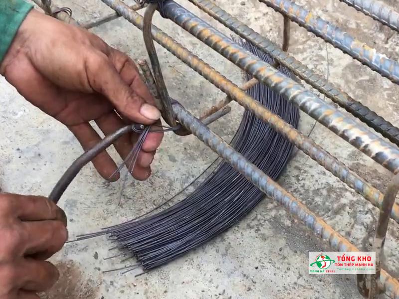 Ứng dụng thép dây đen làm vật liệu buộc cố định thép trong xây dựng