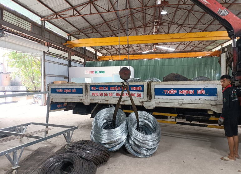 Vận chuyển kẽm buộc xây dựng đến tận công trình