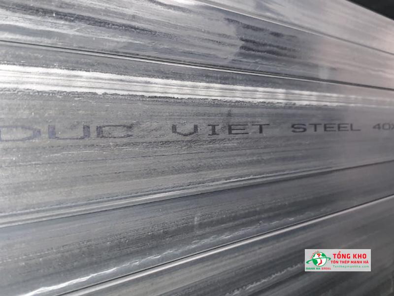 Hình ảnh thực tế dòng in trên thân thép hộp Đức Việt chính hãng