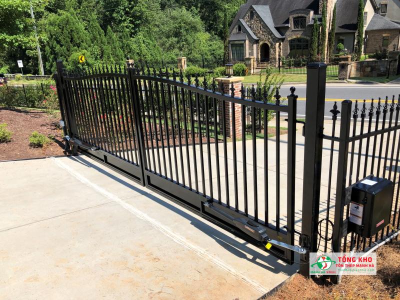 Cổng sắt, hàng rào gia công từ thép hộp Đức Việt