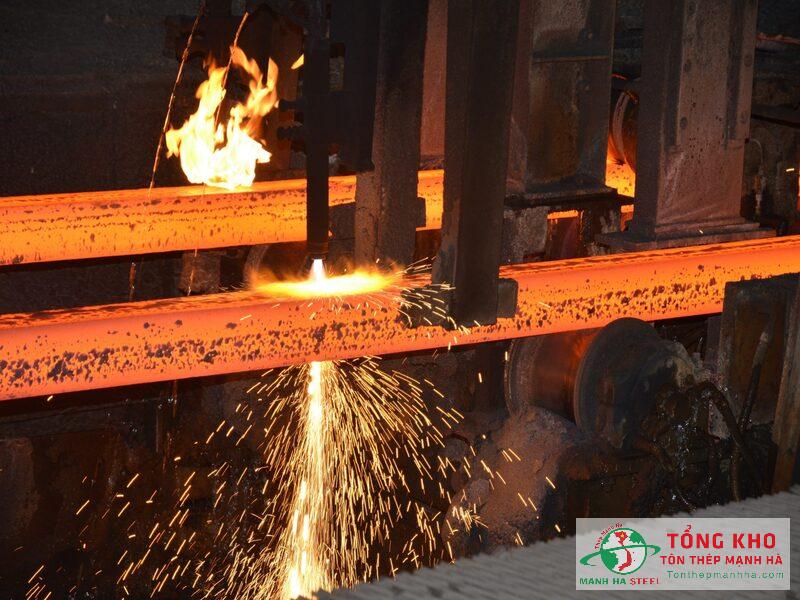 Giá phôi thép có ảnh hưởng tới giá sắt hộp 250x250