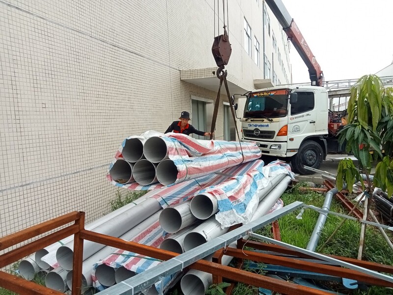 Giao 80 cây ống thép mạ kẽm nhúng nóng phi 219 x 3 ly cho dự án nhà máy chế biến thực phẩm tại Long An
