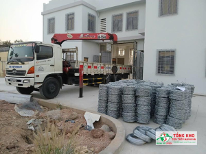 Tôn Thép Mạnh Hà sản xuất và cung cấp dây kẽm gai giá tốt, bền, hạn chế rỉ sét tại Tiền Giang