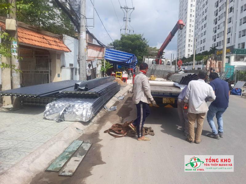 Giao 300m tôn PU Đông Á cho công trình dân dụng tại Cần Giuộc, Long An