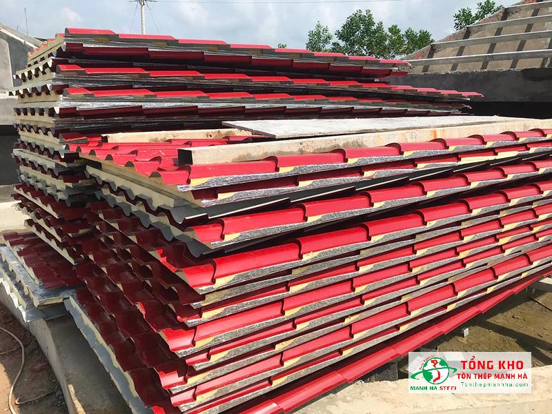 Giao 310m tôn giả ngói cách nhiệt PU màu đỏ cho công trình quán cà phê sân vườn tại Phường 10, TP. Vũng Tàu