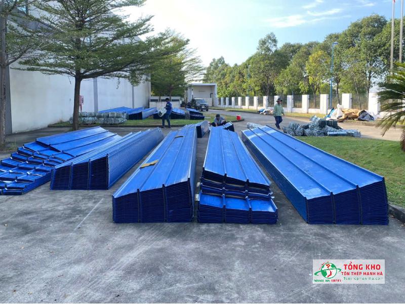 Giao 2000m tôn seamlock Hoa Sen cho công trình tại Khu Công Nghệ Cao Thủ Đức