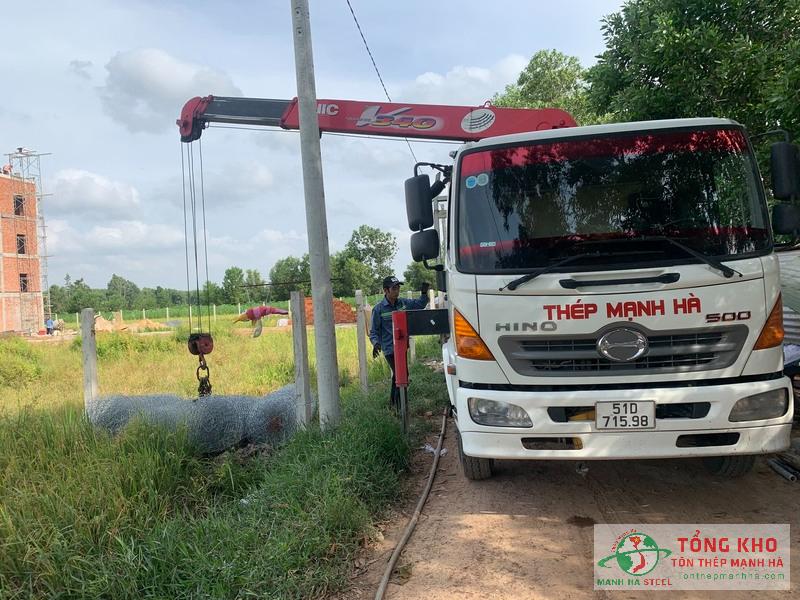 Giao 200m lưới B40 khổ 2m cho công trình thi công đường nội bộ tại Thủ Dầu Một, Bình Dương