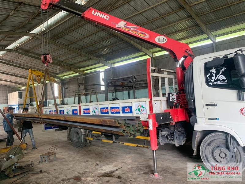 Bàn giao 250 cây thép U80 cho công trình nhà thép dân dụng tại Quận 12, TP.HCM