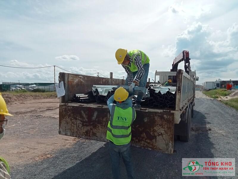 Giao 70 cây thép U200 cho hệ thống đỡ mái và khung đỡ băng tải tại KCN Mỹ Xuân, Bà Rịa - Vũng Tàu