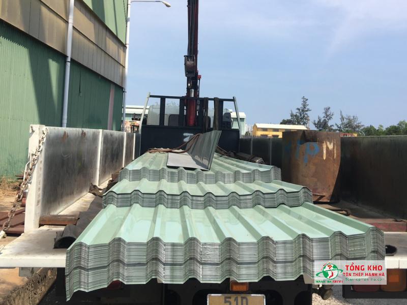 Tôn lạnh cán sóng Hoa Sen cung cấp tại Tôn Thép Mạnh Hà đến khách hàng tại TPHCM